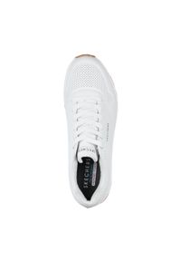 skechers - Buty do chodzenia męskie Skechers Uno Stand ON Air. Okazja: na co dzień. Zapięcie: sznurówki. Kolor: biały. Materiał: guma, syntetyk, materiał. Szerokość cholewki: normalna. Sport: turystyka piesza