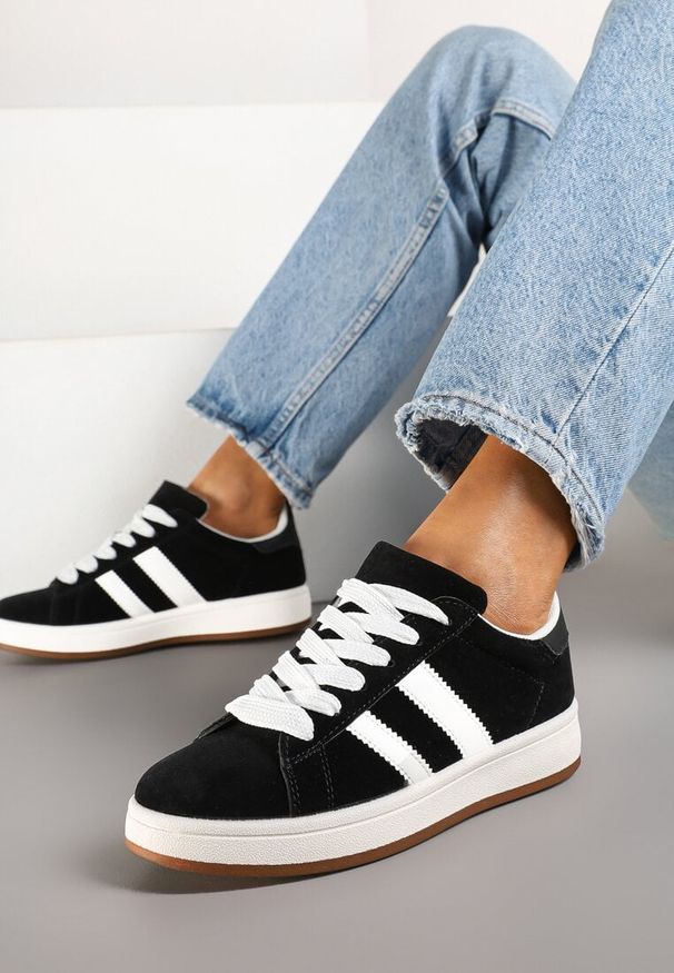 Born2be - Czarne Sneakersy z Ozdobnymi Paskami Doloreth. Zapięcie: pasek. Kolor: czarny. Materiał: jeans