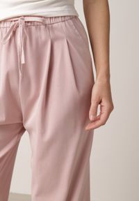 Born2be - Różowe Szerokie Spodnie z Bawełną Wiskozą Gumką w Pasie i Sznurkiem Iridara. Okazja: na co dzień. Stan: podwyższony. Kolor: różowy. Materiał: wiskoza, bawełna. Styl: casual, elegancki, klasyczny #7