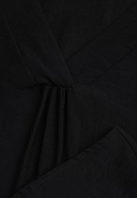 Renee - Czarna Wiskozowa Sukienka Pudełkowa z Dekoltem w Serek Noludig. Typ kołnierza: dekolt w serek. Kolekcja: plus size. Kolor: czarny. Materiał: wiskoza. Typ sukienki: dla puszystych #7