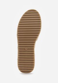 Born2be - Ciemnozielone Sandały VICES na Plecionym Koturnie Ozdobione Wycięciami Cirilea. Okazja: na co dzień, na spacer. Zapięcie: sprzączka. Kolor: zielony. Wzór: aplikacja. Sezon: lato. Obcas: na koturnie. Styl: casual, klasyczny, elegancki #9