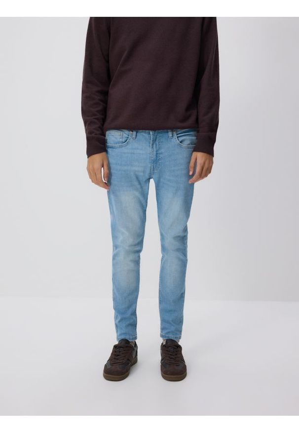 Reserved - Jeansy skinny z efektem sprania - niebieski. Kolor: niebieski