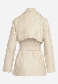 Born2be - Jasnobeżowa Kurtka Płaszcz z Ekoskóry Taliowana z Paskiem Pilvia. Kolor: beżowy #7