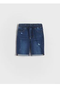 Reserved - Szorty jeansowe regular - granatowy. Kolor: niebieski. Materiał: jeans. Styl: klasyczny