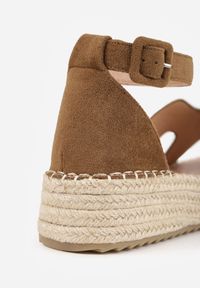 Born2be - Ciemnozielone Sandały VICES na Plecionym Koturnie Ozdobione Wycięciami Cirilea. Okazja: na co dzień, na spacer. Zapięcie: sprzączka. Kolor: zielony. Wzór: aplikacja. Sezon: lato. Obcas: na koturnie. Styl: casual, klasyczny, elegancki #7