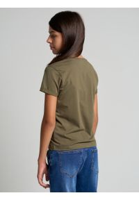 Big-Star - Koszulka dziewczęca z opalizującym nadrukiem khaki Oneidaska 303. Kolor: zielony. Materiał: jeans, bawełna, materiał. Wzór: nadruk. Styl: klasyczny #4