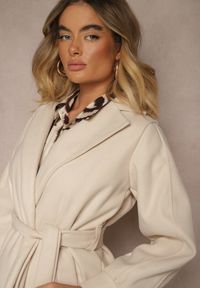 Renee - Jasnobeżowy Płaszcz z Wiązanym Paskiem i Bufiastym Rękawem Agnage. Typ kołnierza: kołnierzyk stójkowy. Kolor: beżowy. Materiał: jeans, tkanina. Sezon: wiosna, jesień #5