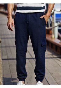 Sinsay - Spodnie jogger cargo - granatowy. Kolor: niebieski #1