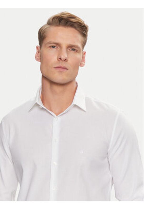 Calvin Klein Koszula Non Iron Tonal Strct Slim Shirt K10K113848 Biały Regular Fit. Kolor: biały. Materiał: bawełna