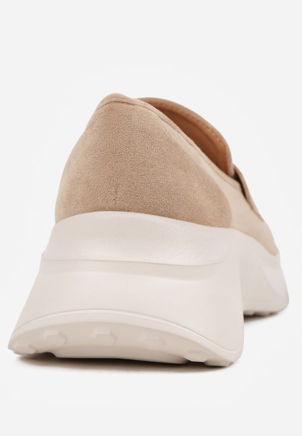 Renee - Ciemnobeżowe Półbuty w Stylu Mokasynów na Platformie Viandis. Okazja: na co dzień. Zapięcie: bez zapięcia. Kolor: beżowy. Materiał: jeans. Wzór: aplikacja. Obcas: na platformie. Styl: casual, elegancki