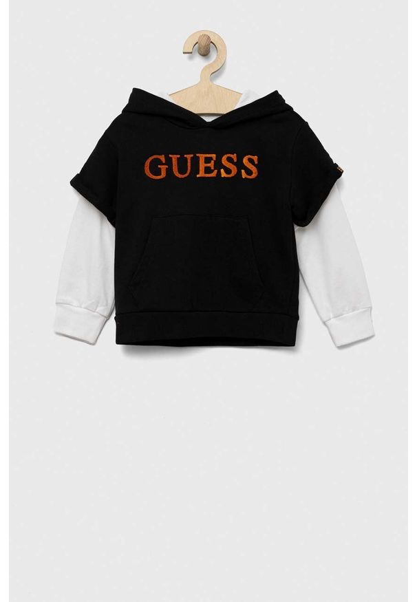Guess bluza bawełniana dziecięca kolor czarny z kapturem wzorzysta. Okazja: na co dzień. Typ kołnierza: kaptur. Kolor: czarny. Materiał: bawełna. Styl: casual