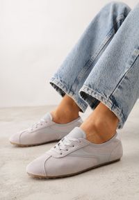 Renee - Szare Sneakersy Kultowe Tenisówki Y2K z Imitacji Zamszu Nerialle. Kolor: szary. Materiał: zamsz #1