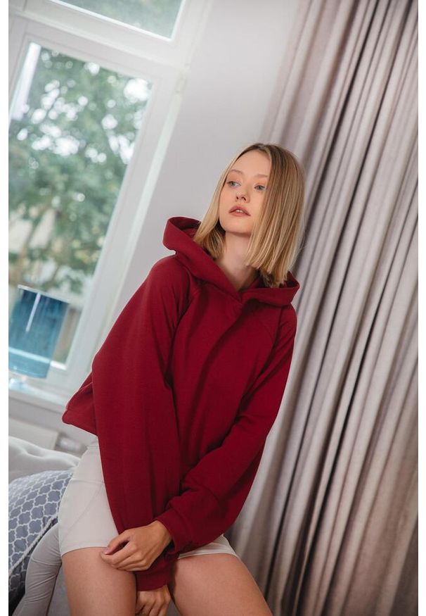 MOONHOLI - Bluza do jogi Moonholi Ivy Hoodie z kapturem. Typ kołnierza: kaptur. Kolor: czerwony. Sport: joga i pilates