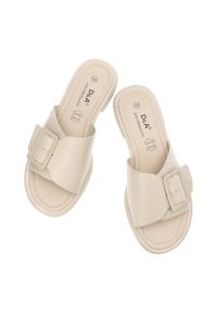 Beżowe Klapki S.Barski Wygodne Obuwie Damskie. Okazja: na co dzień. Kolor: beżowy. Materiał: skóra. Sezon: lato. Styl: casual, elegancki #4