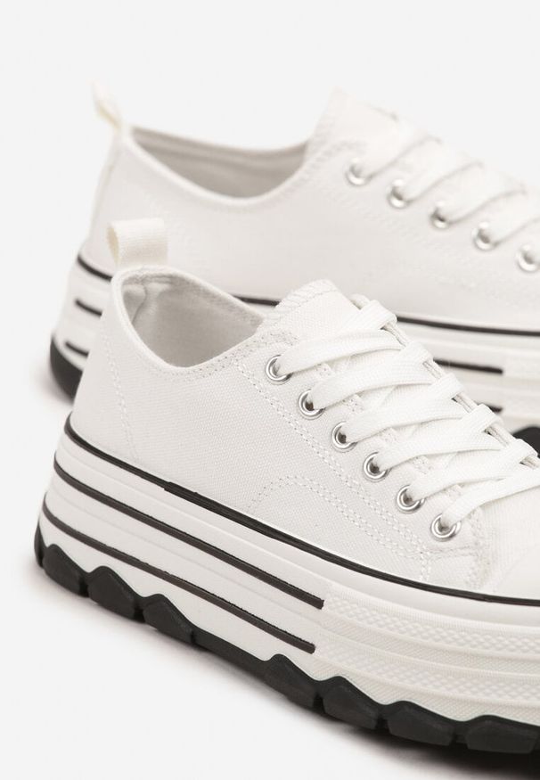 Born2be - Białe Trampki na Grubej Podeszwie pod Kostkę Adsoria. Okazja: na co dzień. Zapięcie: sznurówki. Kolor: biały. Materiał: jeans. Styl: klasyczny, casual