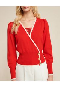 Luisa Spagnoli - LUISA SPAGNOLI - Czerwony sweter wełniany MEDLY. Typ kołnierza: dekolt kopertowy. Kolor: czerwony. Materiał: wełna. Długość rękawa: długi rękaw. Długość: długie