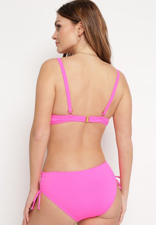 Born2be - Fuksjowe Bikini Dwuczęściowe Usztywniany Biustonosz na Cienkich Ramiączkach Majtki Figi Ściągane Troczkiem Joans. Kolor: różowy