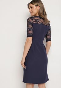 Born2be - Granatowa Asymetryczna Sukienka Vices o Dopasowanym Kroju z Koronką Natifese. Okazja: na co dzień. Typ kołnierza: dekolt kwadratowy. Kolor: niebieski. Materiał: koronka. Wzór: koronka. Typ sukienki: asymetryczne. Styl: casual, elegancki, klasyczny #2