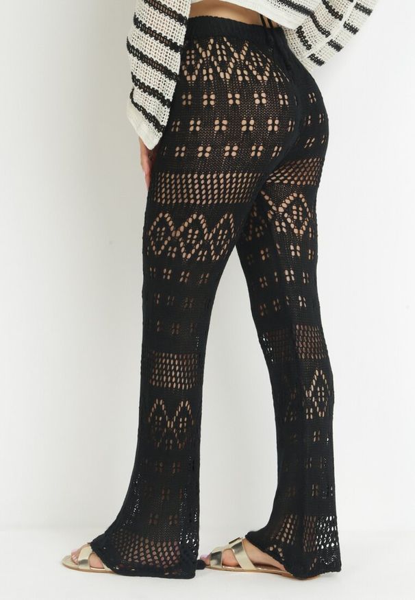 Born2be - Czarne Spodnie Dzwony z Ażurowej Dzianiny ze Sznurkiem w Pasie Taliata. Kolor: czarny. Materiał: dzianina. Wzór: ażurowy