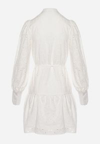Born2be - Biała Taliowana Sukienka Bawełniana z Materiałowym Paskiem i Ażurowymi Rękawami Kluriona. Okazja: na co dzień. Typ kołnierza: dekolt w serek. Kolor: biały. Materiał: bawełna, materiał. Wzór: ażurowy. Typ sukienki: proste. Styl: casual, elegancki #4