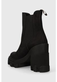 Charles Footwear sztyblety zamszowe Betsy damskie kolor czarny na słupku Betsy.Boots.Black. Kolor: czarny. Materiał: zamsz. Obcas: na słupku. Wysokość obcasa: średni #5