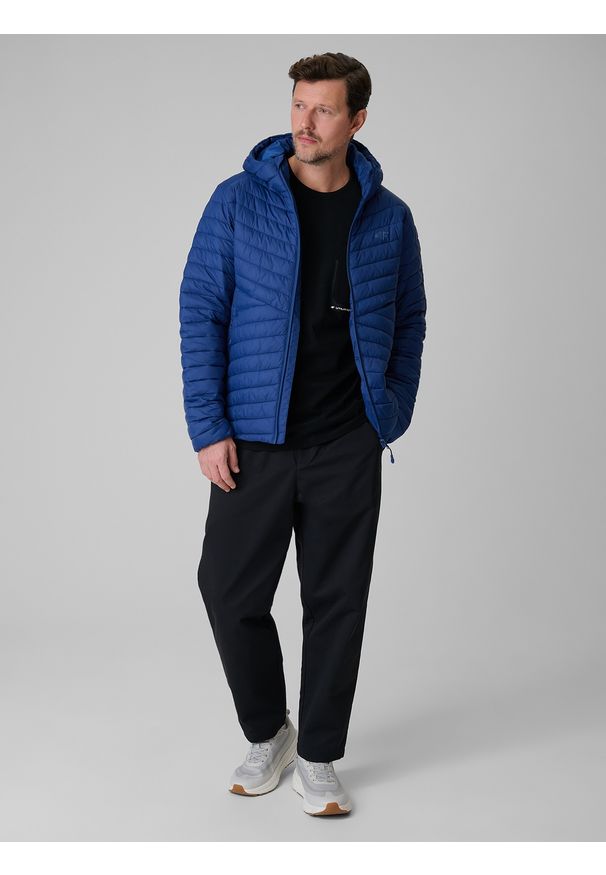 4f - 4F Kurtka z wypełnieniem syntetycznym męska - granatowa XL. Okazja: na co dzień. Typ kołnierza: kaptur. Kolor: niebieski. Materiał: syntetyk. Wzór: jodełka. Styl: casual