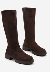 Born2be - Brązowe Casualowe Kozaki z Imitacji Zamszu Fesalara. Okazja: na co dzień. Kolor: brązowy. Materiał: zamsz. Obcas: na płaskiej podeszwie. Styl: casual #3