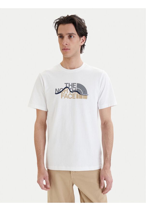 The North Face T-Shirt Mountain Line NF0A8GUX Biały Regular Fit. Kolor: biały. Materiał: bawełna