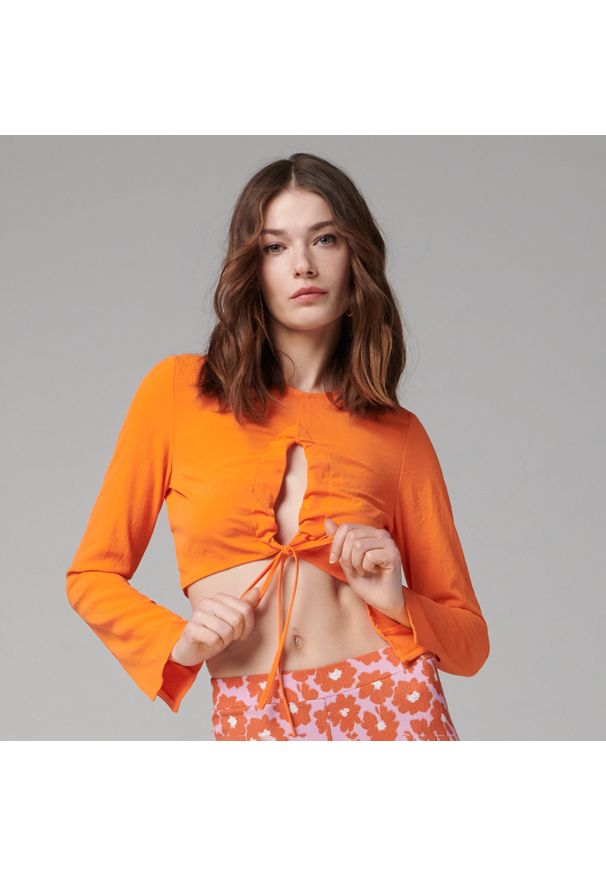 Sinsay - Crop top z wiązaniem - Pomarańczowy. Kolor: pomarańczowy