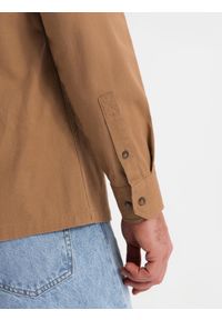 Ombre Clothing - Męska bawełniana koszula REGULAR FIT z kieszeniami zapinanymi na guziki - camel V2 - Rozmiar: M. Materiał: bawełna. Długość rękawa: długi rękaw. Długość: długie. Wzór: aplikacja #8