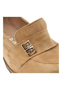 Półbuty damskie Armodo, cholewka ze skóry naturalnej zamszowej wsuwany fason z ozdobnym paskiem i metalowym elementem, brązowe, 20207. Okazja: na co dzień. Zapięcie: pasek. Kolor: brązowy. Szerokość cholewki: normalna. Wzór: aplikacja. Materiał: skóra, zamsz. Obcas: na obcasie. Styl: elegancki, casual. Wysokość obcasa: średni #4