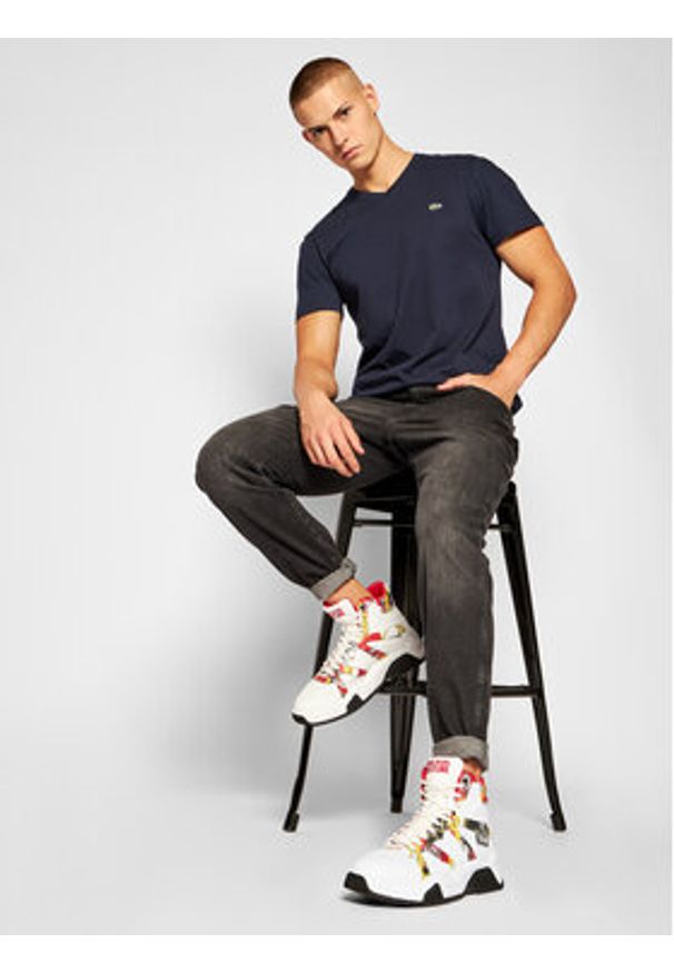 Lacoste T-Shirt TH2036 Granatowy Regular Fit. Kolor: niebieski. Materiał: bawełna