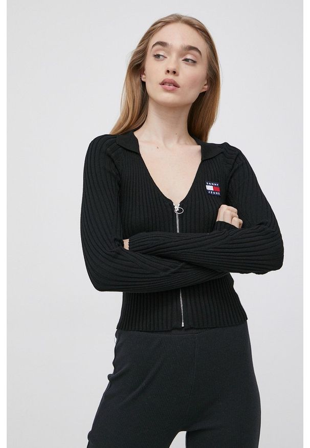 Tommy Jeans sweter damski kolor czarny lekki. Kolor: czarny. Materiał: dzianina, poliester. Długość rękawa: raglanowy rękaw