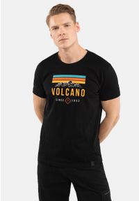 Volcano - T-shirt z printem T-ADVE. Kolekcja: plus size. Kolor: czarny. Materiał: bawełna, skóra, materiał. Długość rękawa: krótki rękaw. Długość: krótkie. Wzór: nadruk. Styl: elegancki, klasyczny