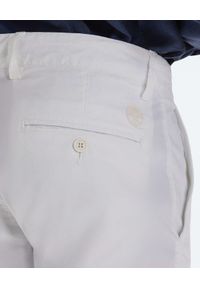 North Sails - NORTH SAILS - Białe spodnie Slim-fit Chinos. Kolor: biały. Materiał: len, materiał. Wzór: aplikacja #4
