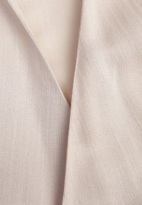 Born2be - Beżowa Kopertowa Bluzka z Wiskozy Ozdobiona Wiązaniem Velanitte. Okazja: na co dzień. Kolor: beżowy. Materiał: wiskoza. Wzór: aplikacja. Styl: casual, elegancki, wizytowy #2