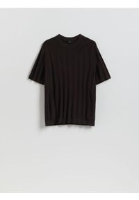 Reserved - Sweter z krótkim rękawem - ciemnobrązowy. Kolor: brązowy. Materiał: dzianina, bawełna. Długość rękawa: krótki rękaw. Długość: krótkie #1