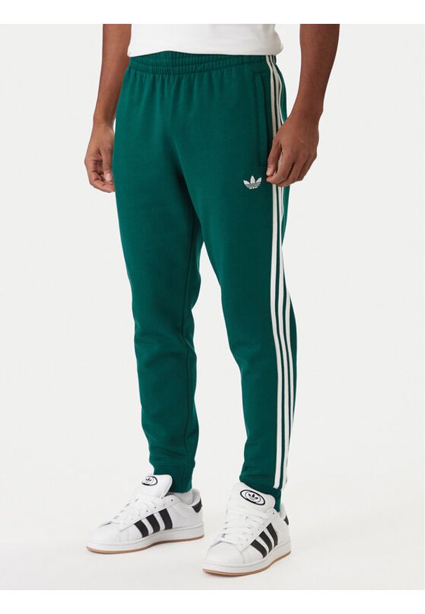 Adidas - adidas Spodnie dresowe 3-Stripes KE3559 Zielony Slim Fit. Kolor: zielony. Materiał: bawełna