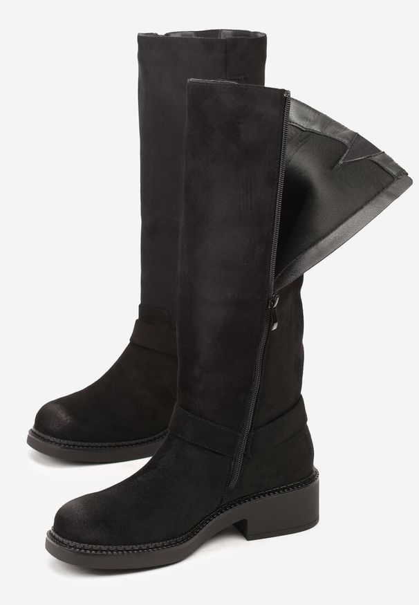 Renee - Czarne Kozaki Bikery z Metalicznymi Nitami i Klamrami Sedinea. Zapięcie: klamry. Kolor: czarny. Materiał: jeans, skóra