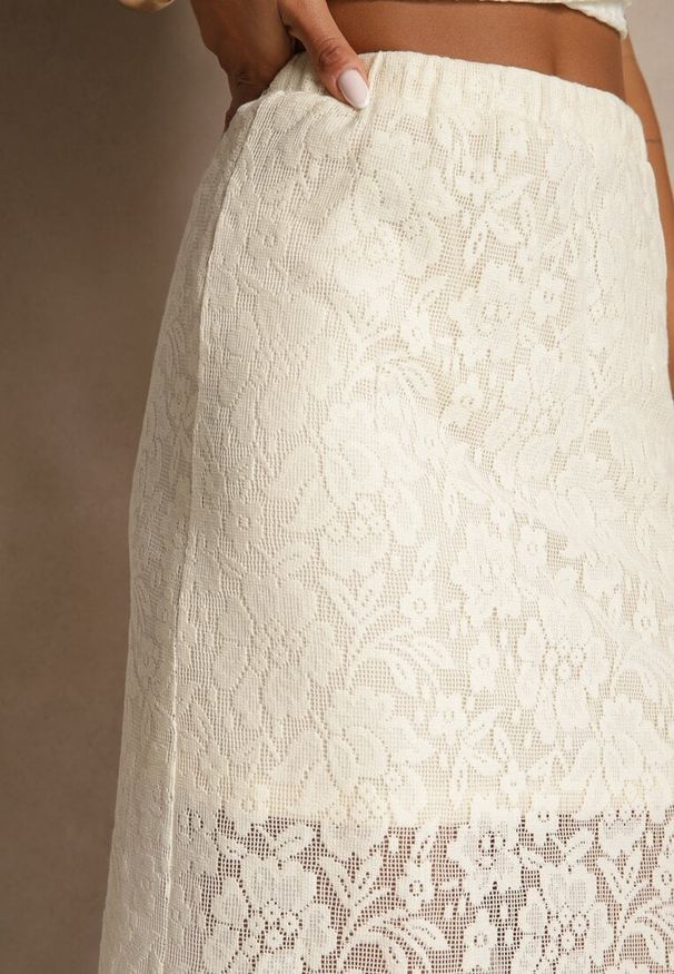 Renee - Beżowa Koronkowa Spódnica z Bawełny o Prostym Fasonie Aleona. Okazja: na co dzień. Kolor: beżowy. Materiał: bawełna, koronka. Styl: casual, klasyczny, elegancki