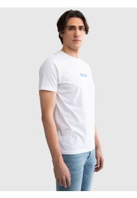 Big-Star - Koszulka męska z niewielkim logo BIG STAR na piersi biała Techson 101. Kolor: biały. Materiał: jeans, materiał, bawełna. Wzór: nadruk. Sezon: lato. Styl: wakacyjny, sportowy, klasyczny #5