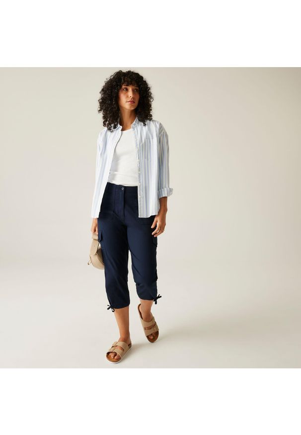 Regatta - Spodnie turystyczne capri damskie Shorebella. Kolor: czerwony. Materiał: materiał. Sezon: lato. Sport: turystyka piesza