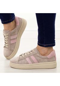 Beżowe skórzane półbuty damskie Filippo Dp7499/26. Okazja: na co dzień. Kolor: beżowy. Materiał: skóra, zamsz. Szerokość cholewki: normalna. Sezon: jesień, wiosna. Obcas: na platformie. Styl: klasyczny, casual, elegancki #1