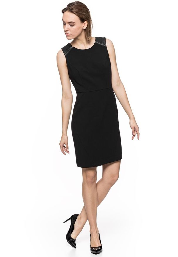 Tom Tailor - DAMSKA SUKIENKA TOM TAILOR ETUI DRESS WITH LEATHER PATCH. Materiał: skóra ekologiczna. Typ sukienki: proste. Styl: klasyczny