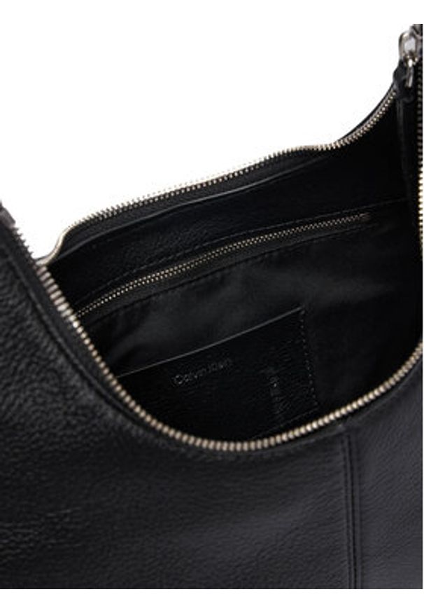 Calvin Klein Torebka Slouchy Leather Shoulder Bag LV04F3657G Czarny. Kolor: czarny. Materiał: skórzane