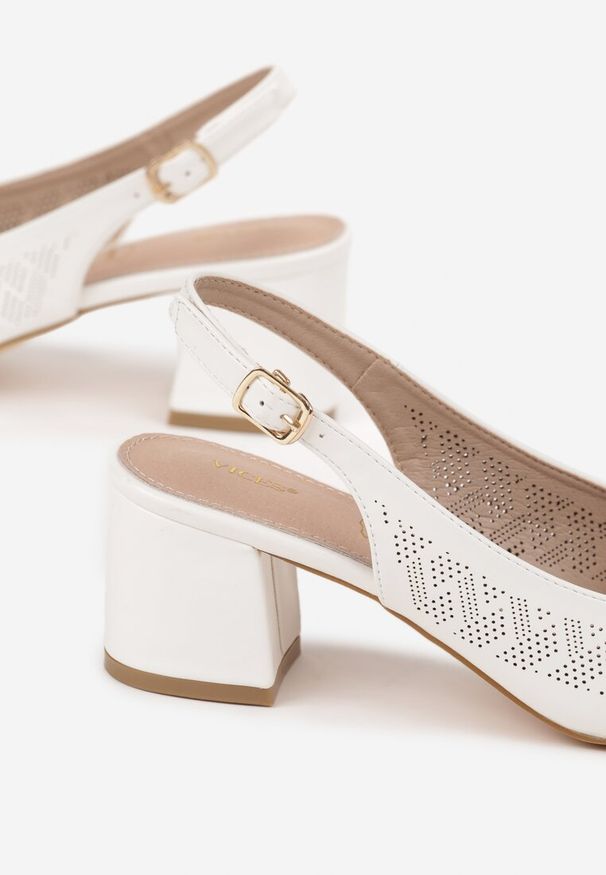 Renee - Białe Sandały Vices z Drobną Perforacją i Wkładką ze Skóry Naturalnej Ovielle. Okazja: na co dzień, na spotkanie biznesowe. Kolor: biały. Materiał: skóra. Obcas: na obcasie. Styl: biznesowy, casual, elegancki. Wysokość obcasa: średni
