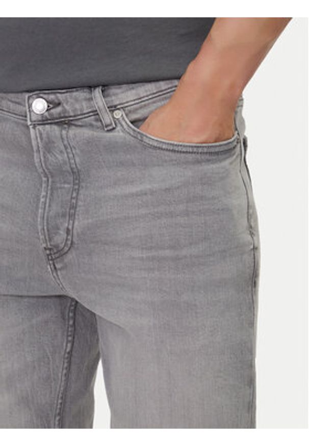 Hugo - HUGO Szorty jeansowe 50537720 Szary Slim Fit. Kolor: szary. Materiał: jeans
