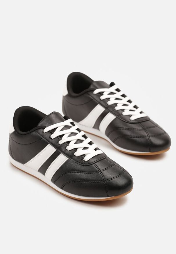 Renee - Czarne Sneakersy Typu Tenisówki z Paseczkami Liantina. Okazja: na co dzień. Zapięcie: pasek. Kolor: czarny. Materiał: jeans. Szerokość cholewki: normalna. Wzór: paski