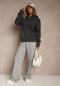 Renee - Ciemnoszara Bluza z Kapturem Ozdobiona Ściągaczami Invila. Okazja: na co dzień. Typ kołnierza: kaptur. Kolor: szary. Wzór: aplikacja. Styl: casual, elegancki #4