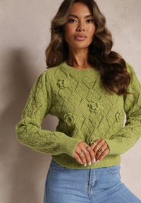Renee - Zielony Sweter o Klasycznym Fasonie Ozdobiony Kwiatami 3D z Tkaniny Loraxis. Kolor: zielony. Materiał: tkanina. Wzór: aplikacja, kwiaty. Styl: klasyczny